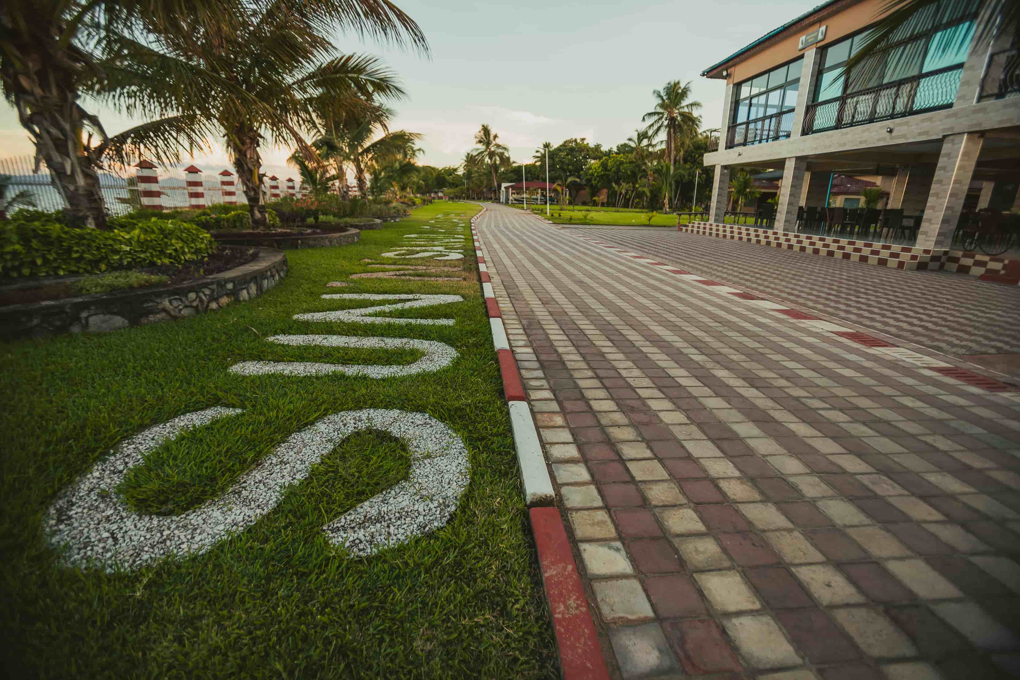 Close up of Sun 'n' Sand writing in garden