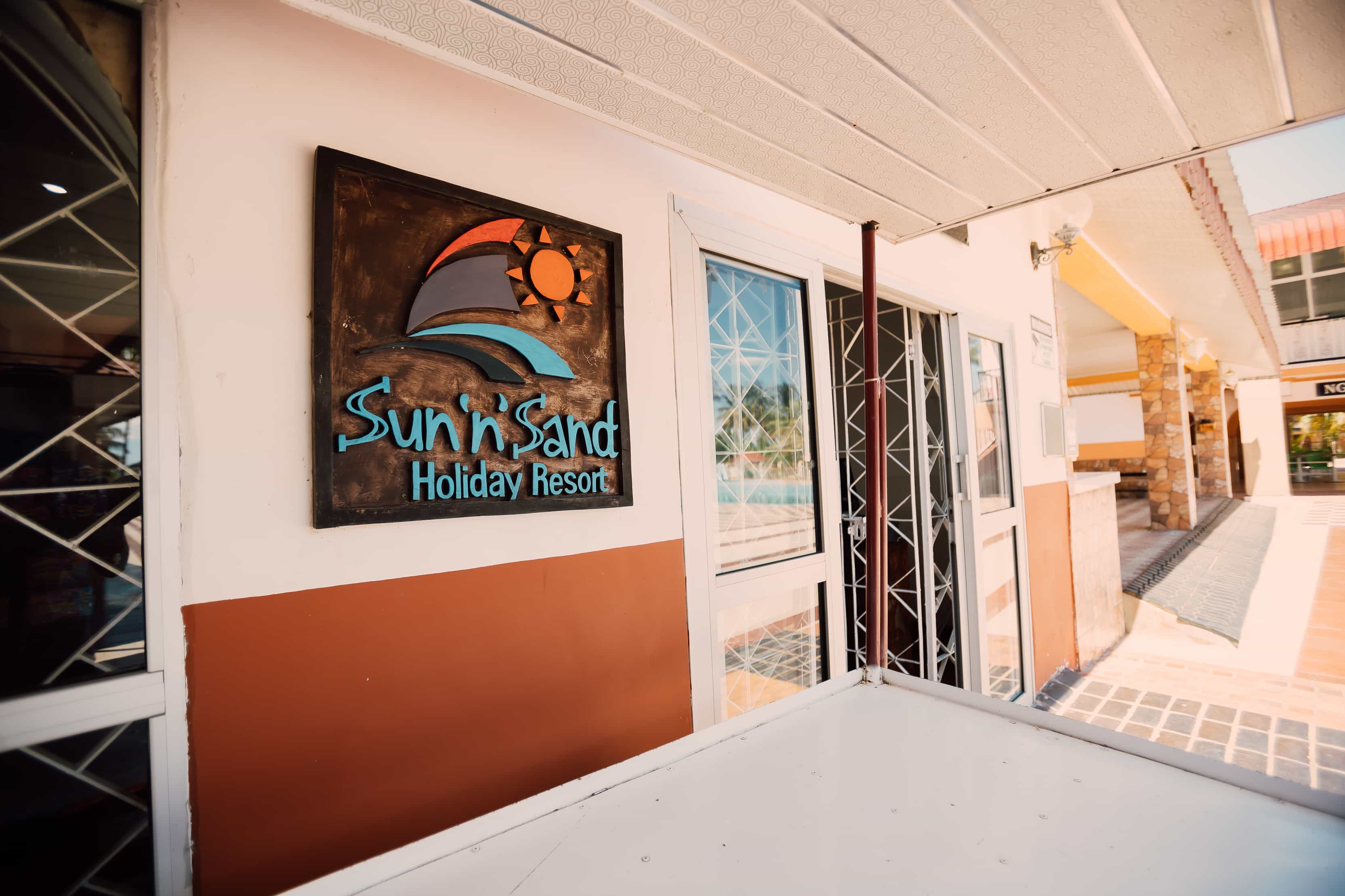 Shop with Sun 'n' Sand logo